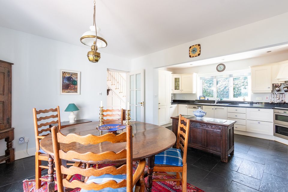 The kitchen with wooden island unit