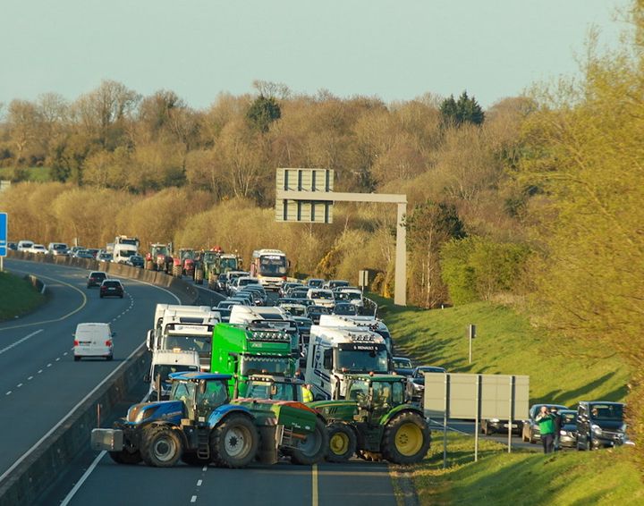 Fuel protestors block M11 in Wexford – ‘It’s for the benefit of everyone’