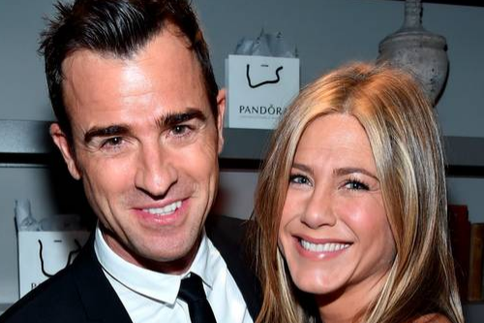 Newlyweds Justin Theroux (L) and actress/executive producer Jennifer Aniston (Photo by Alberto E. Rodriguez/Getty Images for LTLA)