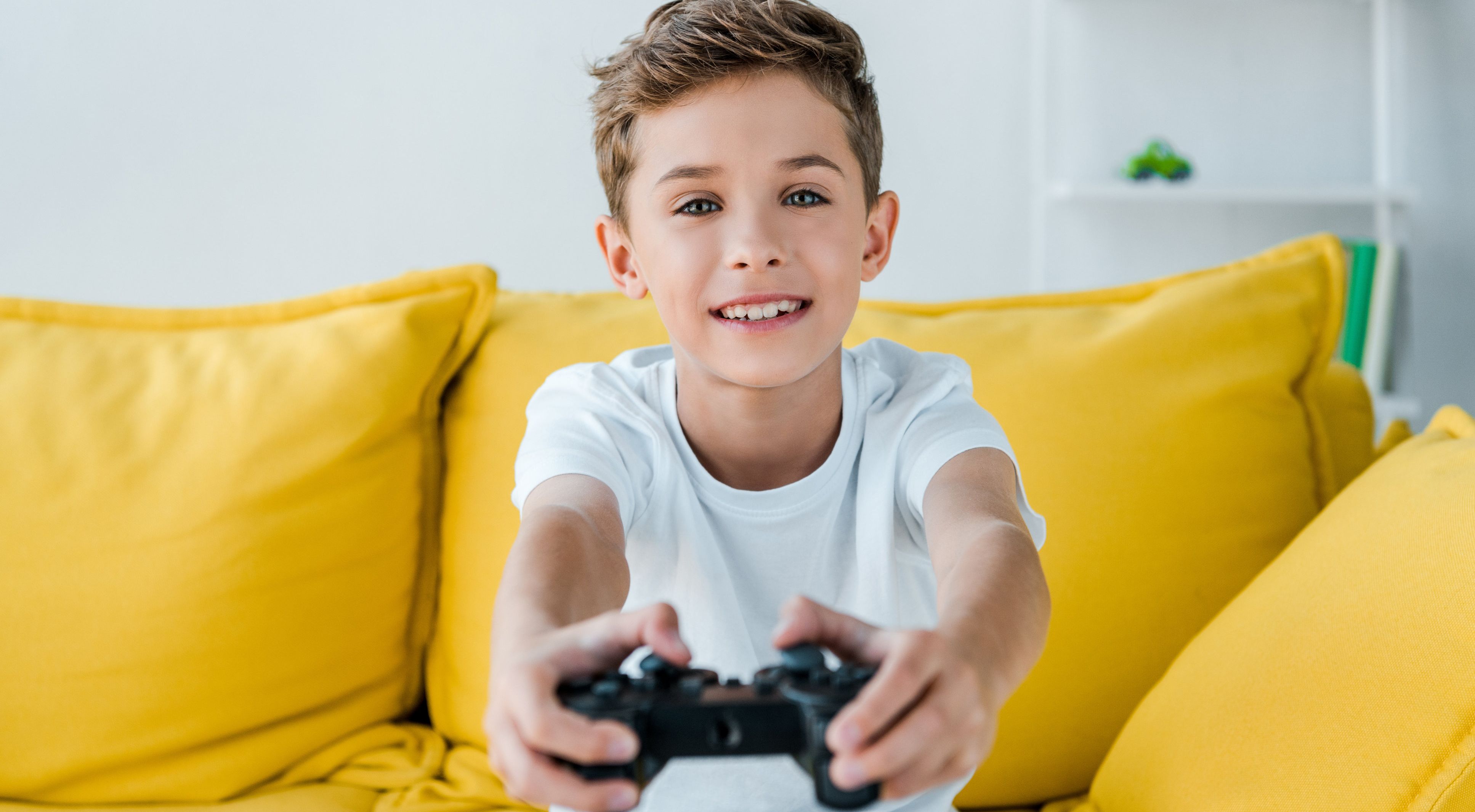 Online video games: share of children talking to strangers by age in France  2020