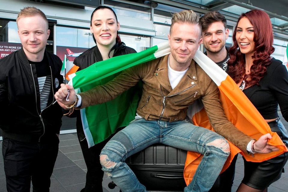 Nicky Byrne with backing band Ian White, Jennifer Healy, Jason Boland and Janet Grogan at Dublin Airport. Photo: Kyran O’Brien