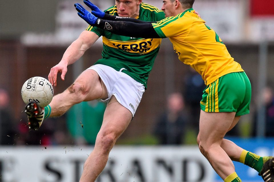 Tommy Walsh, Kerry, in action against Paddy McGrath, Donegal