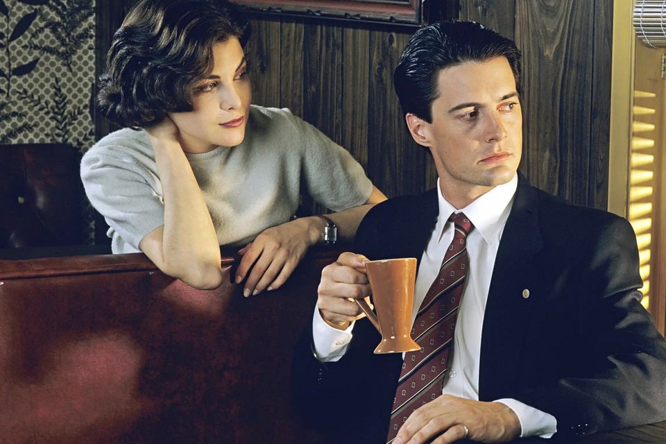 Sherilyn Fenn and Kyle MacLachlan in 'Twin Peaks'