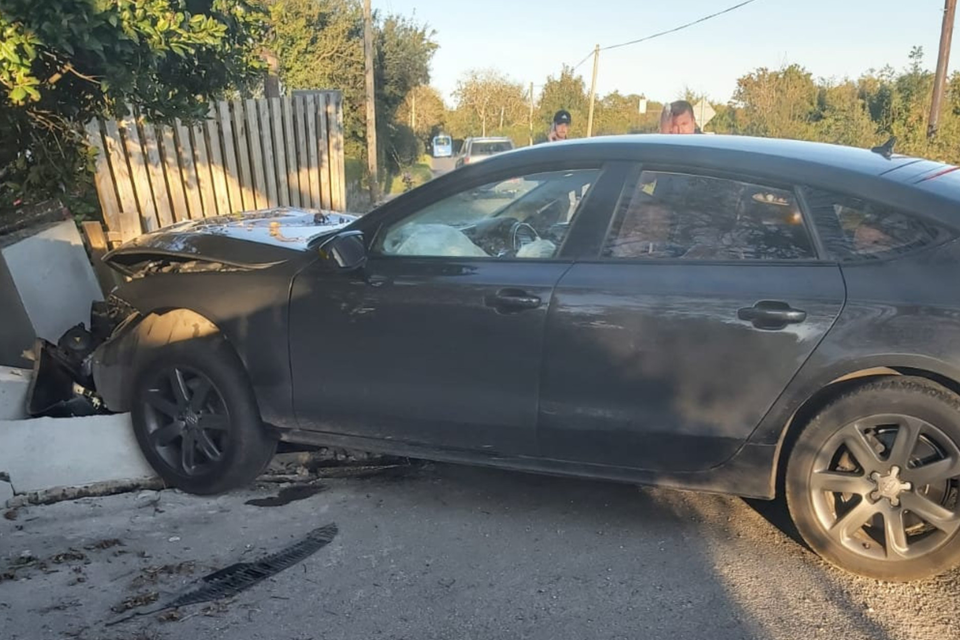 Damage done to the wall and the car on the Garra Road