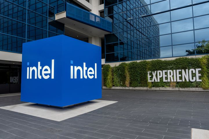 Intel shares hit record highs, after sales forecast exceeds expectations