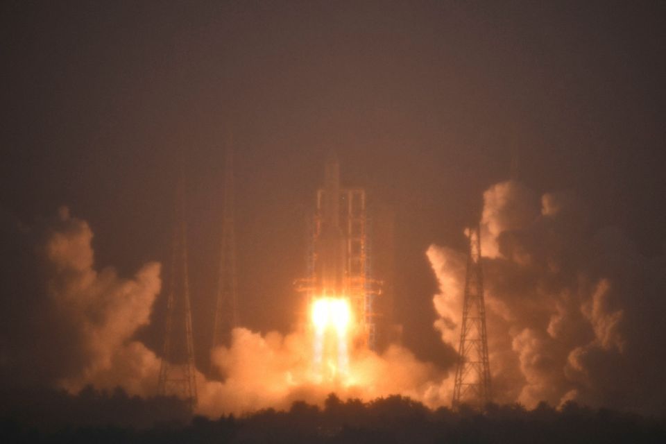 A Long March-5 rocket, carrying the Chang'e-6 spacecraft, blasts off from its launchpad at the Wenchang space launch site in Wenchang, south China's Hainan Province yesterday. Photo: Guo Cheng/Xinhua via AP