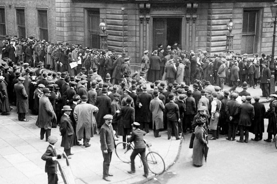 File photo dated 01/04/1916 of crowds outside Bow Street court, for the Roger Casement Trial. Photo: PA/PA Wire