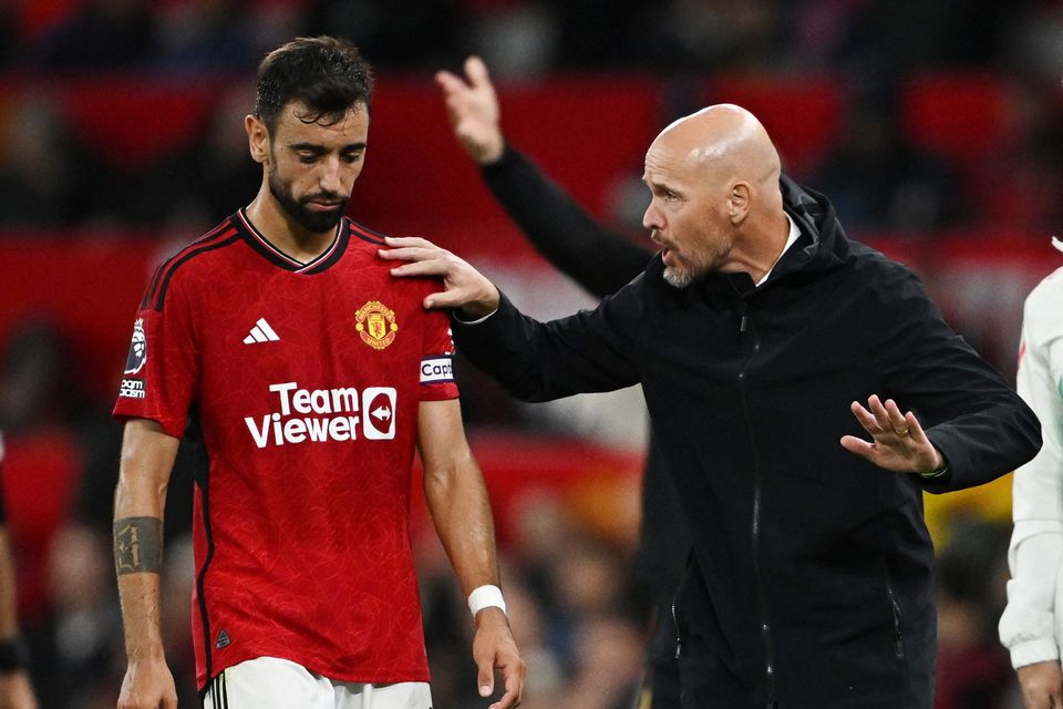 Bruno Fernandes del Manchester United con el director Erik ten Hag