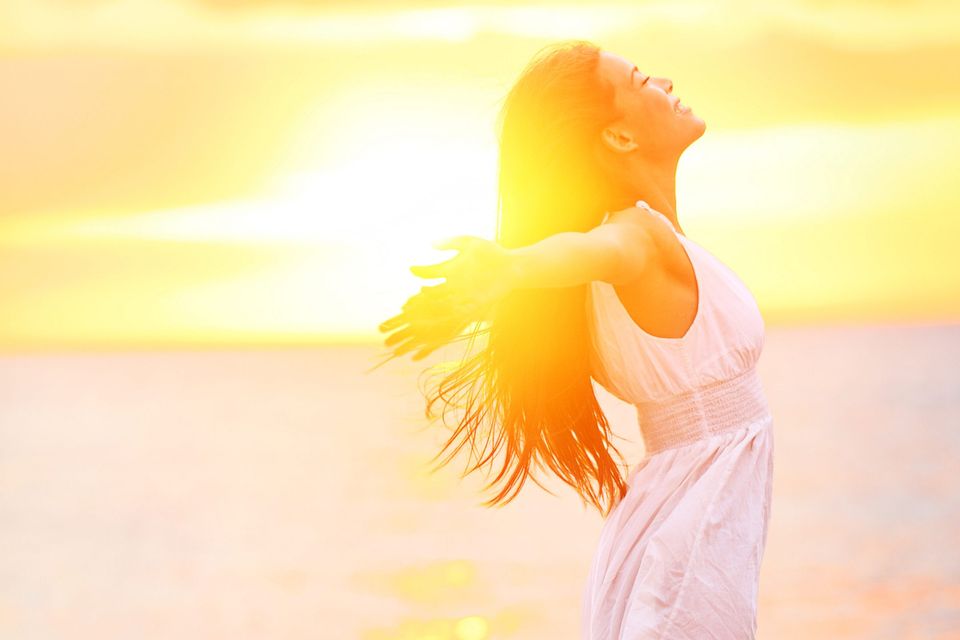 The freedom of feeling happy on the beach at sunset awaits us
