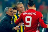 thumbnail: Manchester United's Zlatan Ibrahimovic clashes with Fenerbahce's Simon Kjaer as manager Jose Mourinho looks on. Photo: Reuters / Murad Sezer