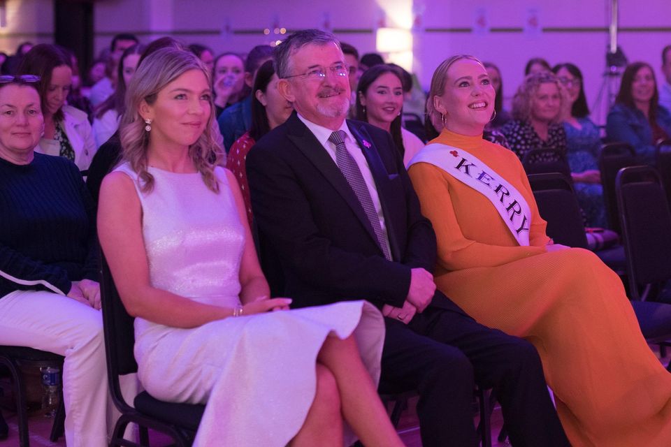 Selection Judge Katie Nolan (Kerry Rose 2008) watches the show alongside Festival CEO Mr Anthony O'Gara and 2022 Kerry Rose Édaein O'Connell. Photo by Christy Riordan