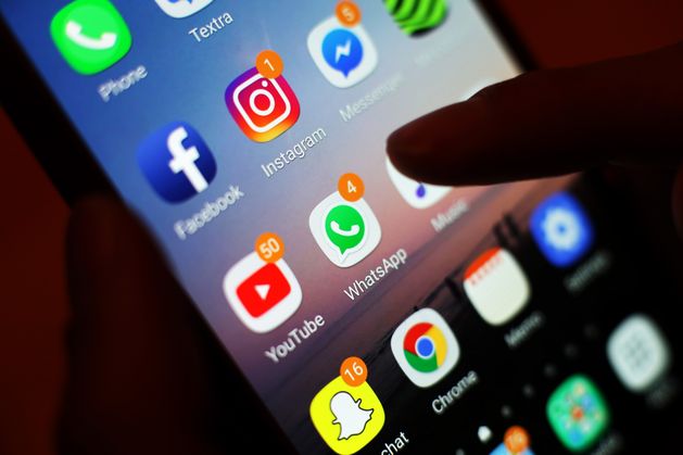 Australian politicians pass bill that would ban young children from social media