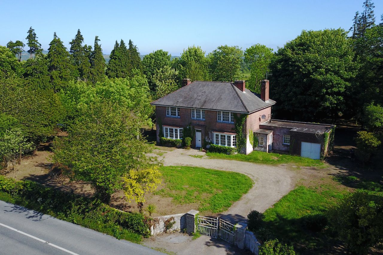 Shane MacGowan's family home in Tipperary hits the market for €230k ...