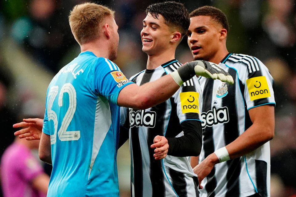 Viên ngọc thô Lewis Miley chứng minh bản lĩnh vượt trội nơi trung tuyến - Tài năng trẻ sáng giá của Newcastle United