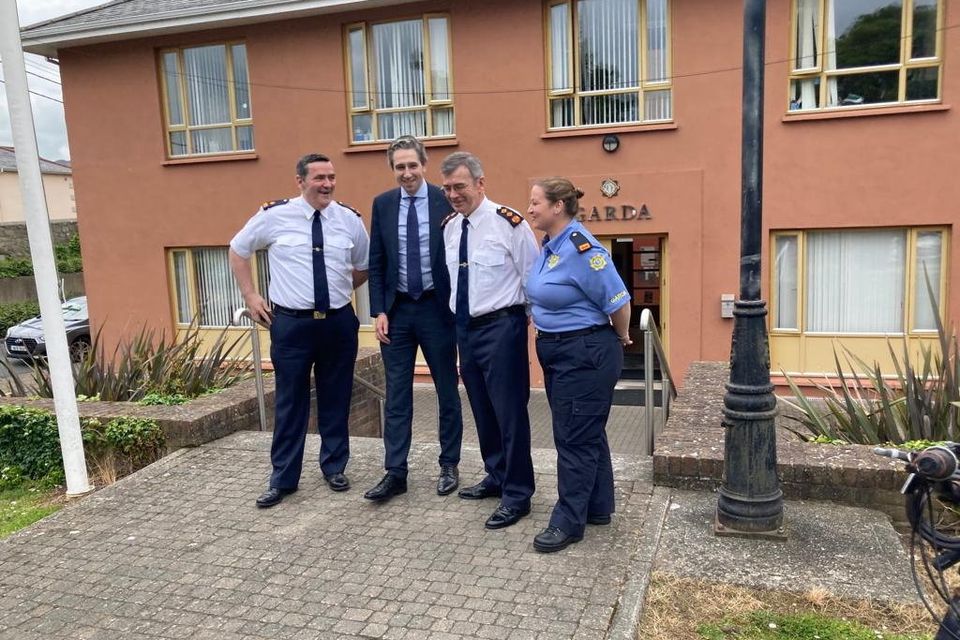 Minister Simon Harris with Superintendent Pat Connell, Chief Commissioner Drew Harris and Inspector Siobhan McCarthy at Bray Garda Station.