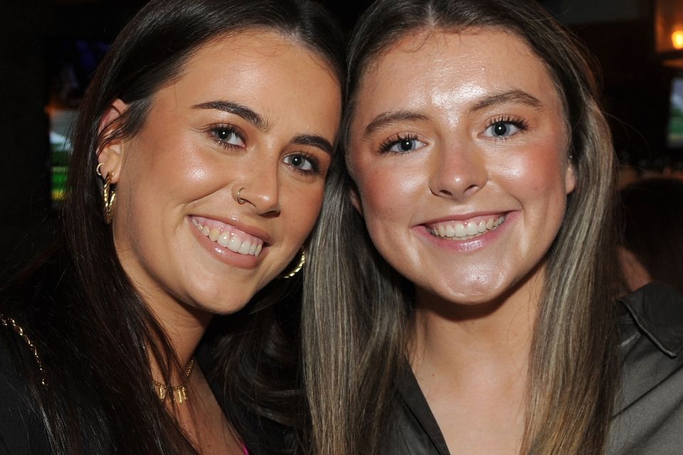 Abbie Walsh and Victoria Prendergast at the Dundalk Young Irelands GFC quiz night in Corbett's Bar. Photo: Aidan Dullaghan/Newspics