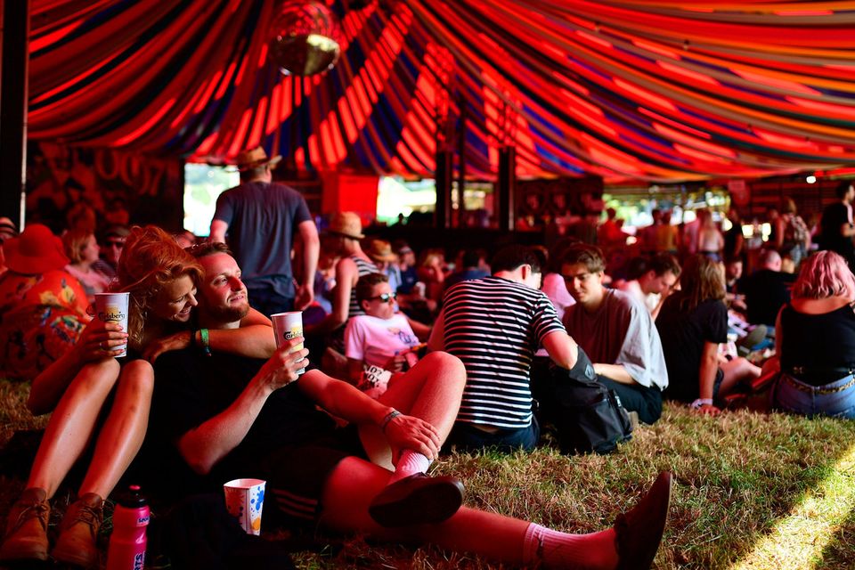 Festival goers relax during day one of Glastonbury Festival at Worthy Farm, Pilton on June 26, 2019 in Glastonbury, England. (Photo by Leon Neal/Getty Images)