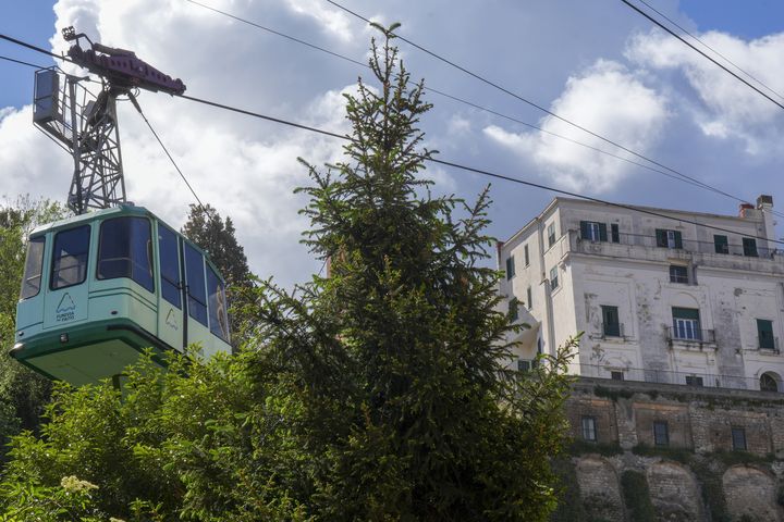 British couple die after cable car wire snaps and brakes fail in Italy