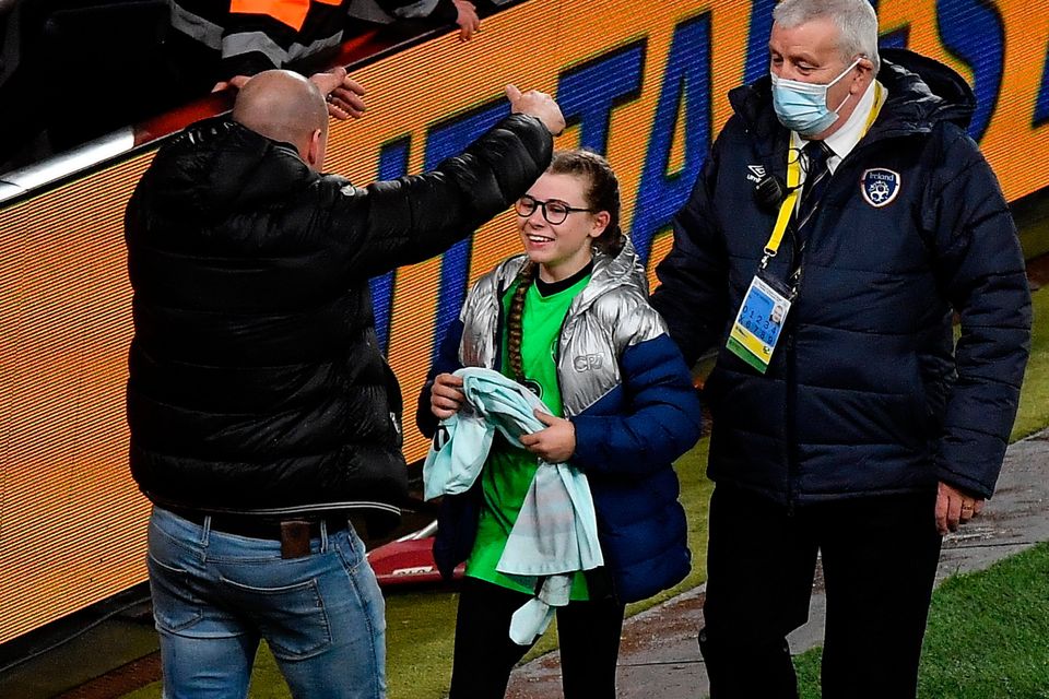 Cristiano Ronaldo Gives Jersey to Girl Who Ran Onto Field