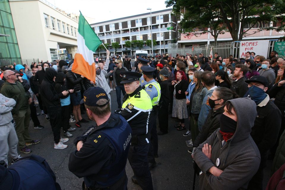 Gardaí come between anti- and pro-migrant groups in Dublin. Photo: Padraig O'Reilly