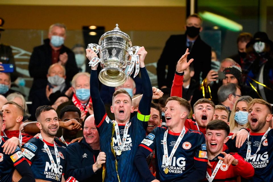 St Patrick's Athletic captain Ian Bermingham lifts the FAI Cup