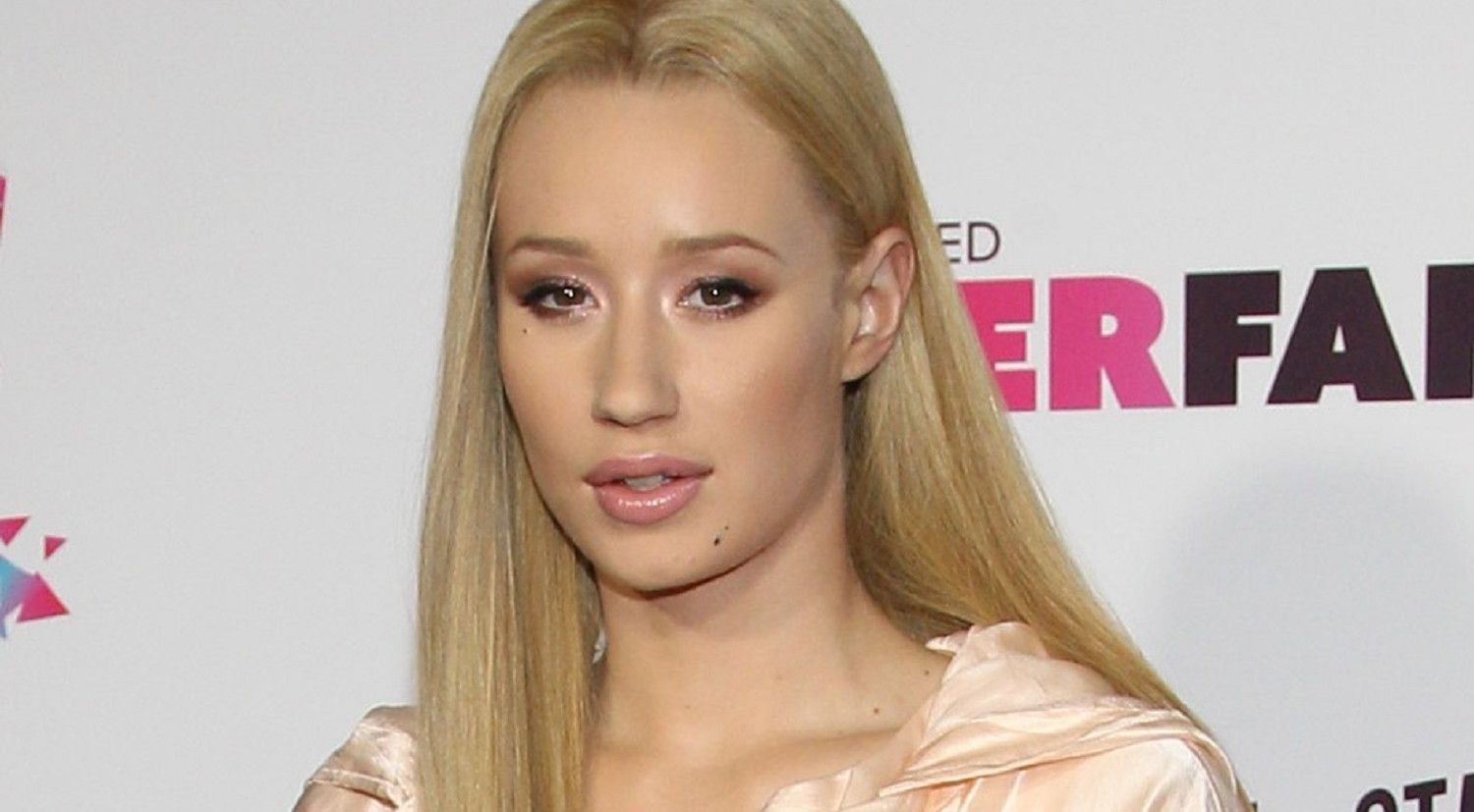 Iggy Azalea jokes about Snoop Dogg feud dressing up as White Chicks  character