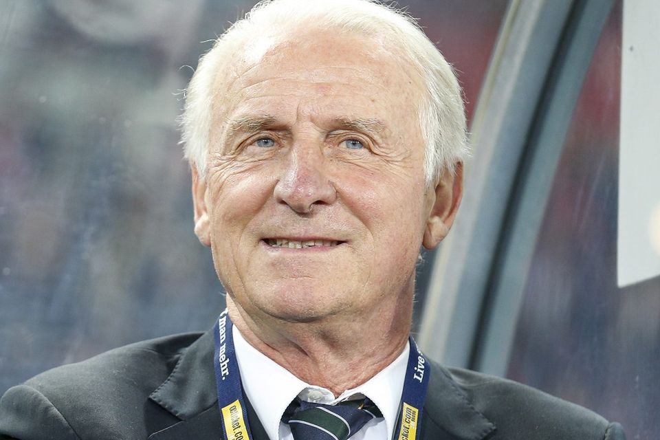 Former Ireland coach Giovanni Trapattoni claims he has been contacted by Greece to replace Claudio Ranieri