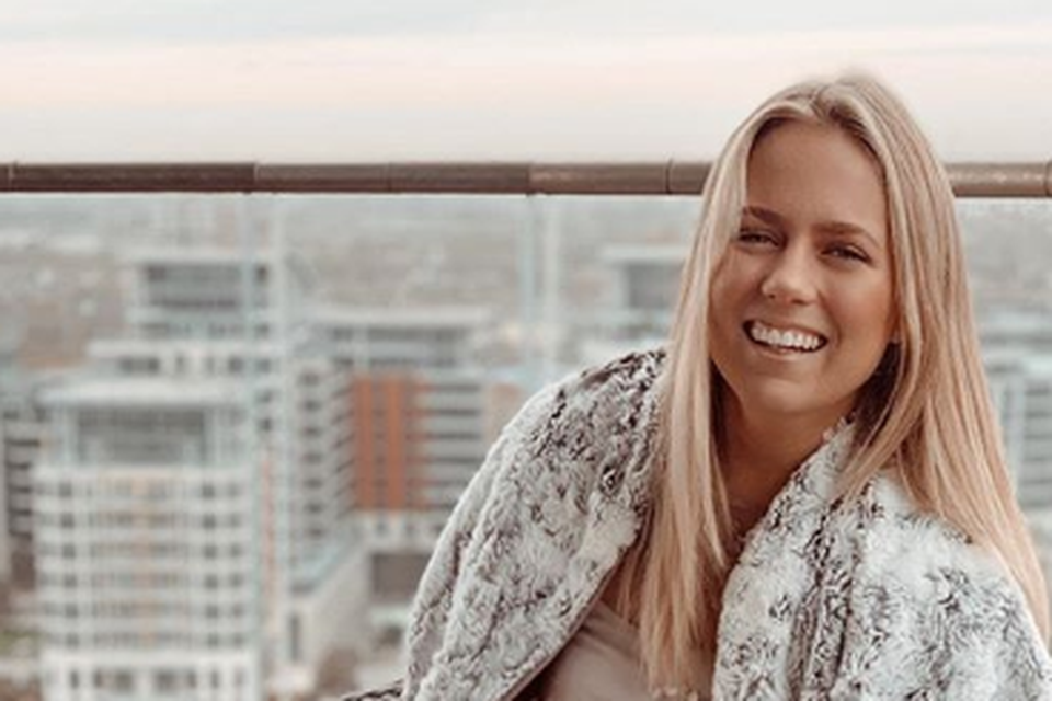 Kristen Stavridis (23) is a nutritionist and social marketer from Dublin but living in London, who recently left her 9-5 in innovation for her side hustle.