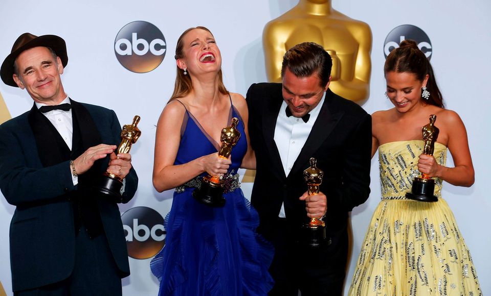Best Supporting Actor Mark Rylance (L), Best Actress Brie Larson, Best Actor Leonardo DiCaprio and Best Supporting Actress Alicia Vikander (R) pose with their Oscars backstage at the 88th Academy Awards in Hollywood, California February 28, 2016.  REUTERS/Mike Blake      TPX IMAGES OF THE DAY