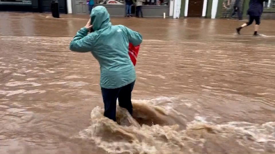 The flooding in Midleton developed rapidly (@realLiamMac/PA)