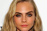 thumbnail: Cara Delevingne shows off her new hairstyle as she attendsComic-Con International 2016 at Omni Hotell on July 21, 2016 in San Diego, California.  (Photo by John Sciulli/Getty Images for WIRED)