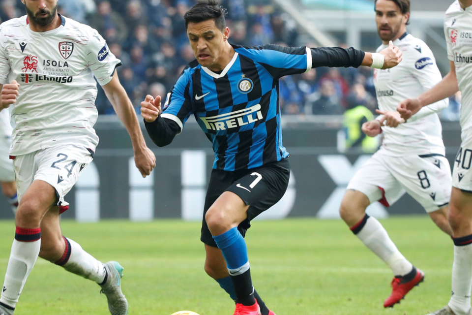 Alexis Sanchez would be a welcome option for United right now