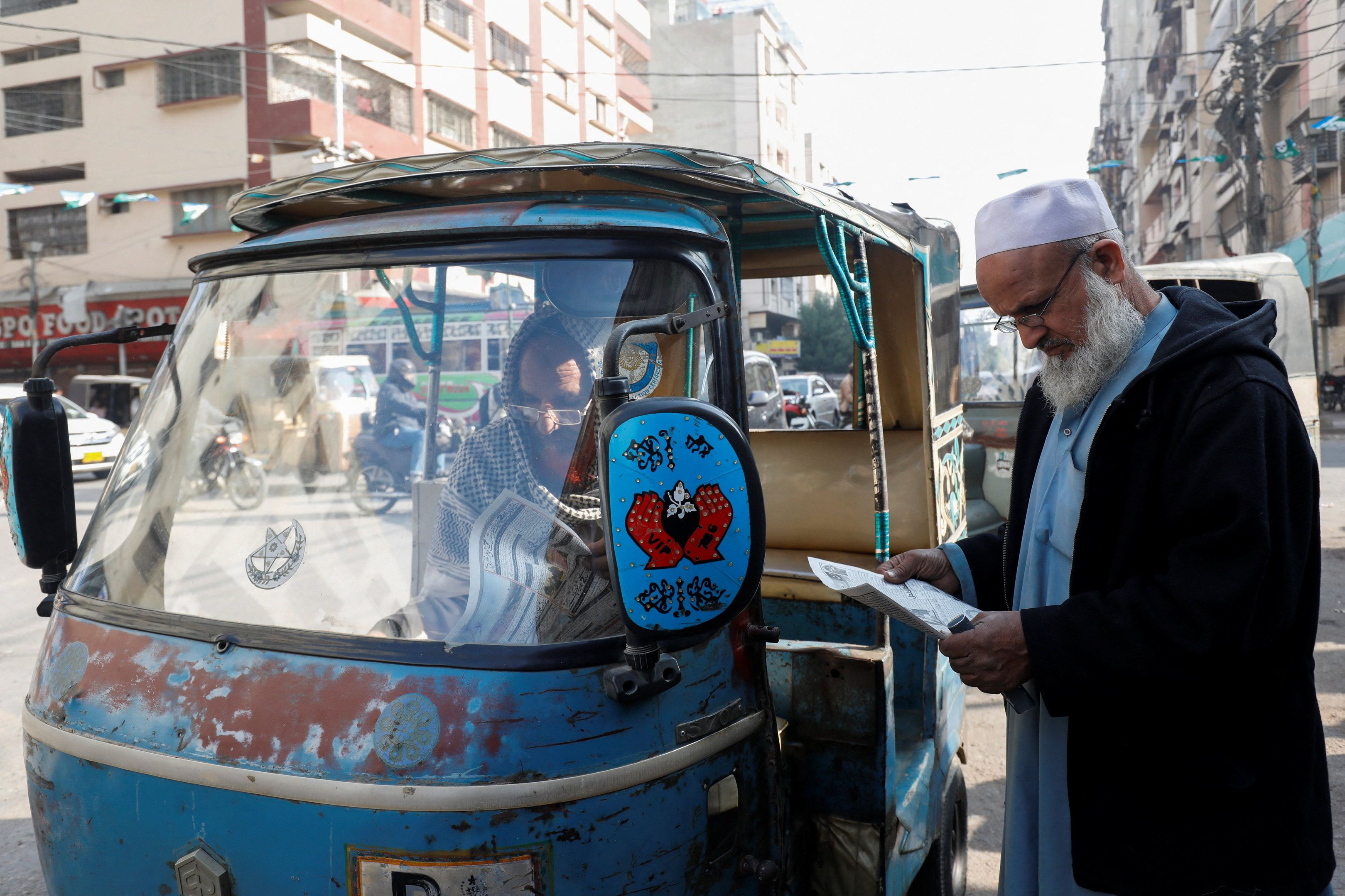 パキスタン、イラン国内で過激派標的への攻撃を開始