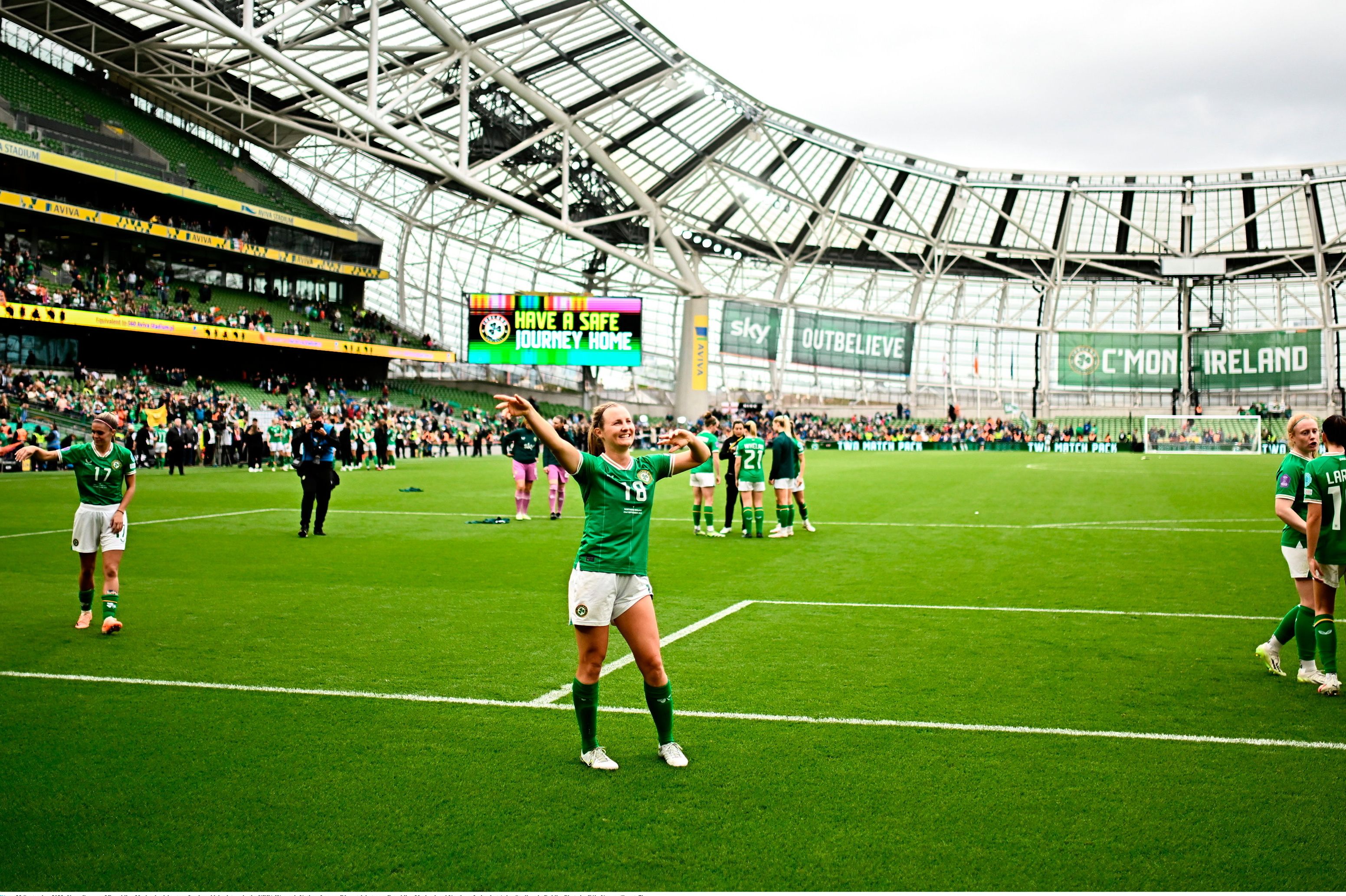 Kyra Carusa’s Captivating Performance at Aviva Stadium: Unleashing the ‘Wow’ Factor akin to the World Cup