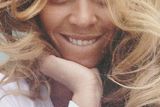 thumbnail: Beyonce selfie