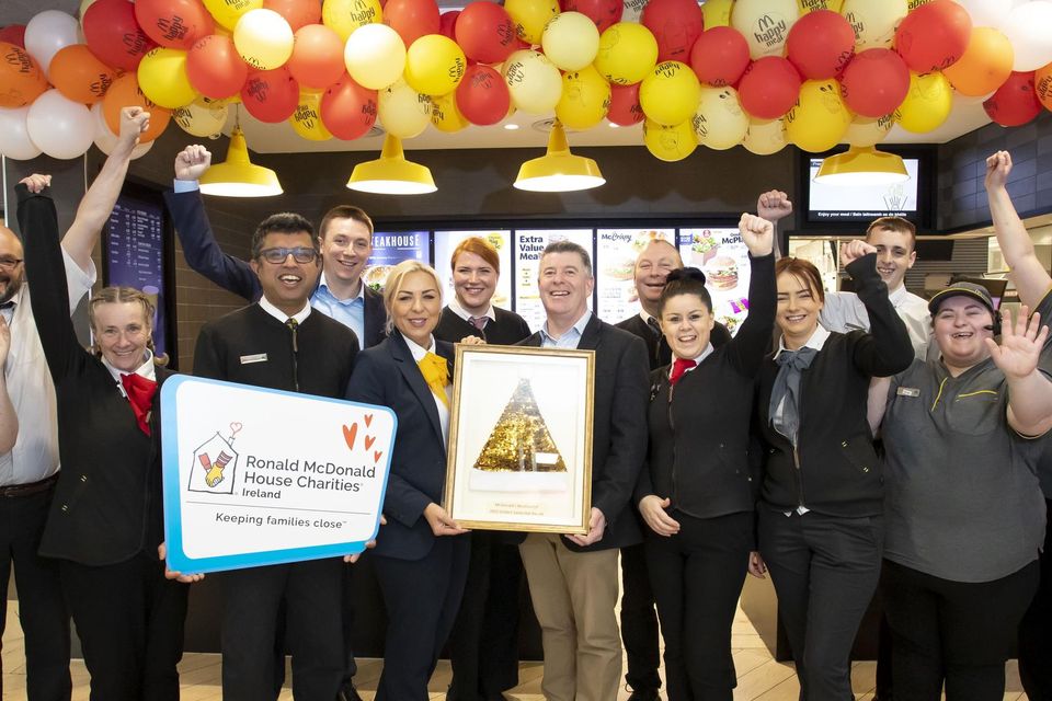 McDonald’s Franchisee John Byrne and McDonald’s crew members at the McDonald’s Restaurant in Drinagh Retail Park, Wexford being presented with the Ronald McDonald House Charity Ireland’s ‘Golden Hat award’ by Joe Kenny, CEO Ronald McDonald House Charity Ireland.