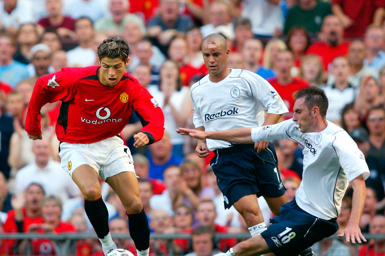 Out of this world - Ruud van Nistelrooy reacts to Cristiano Ronaldo's goal  against Portsmouth 