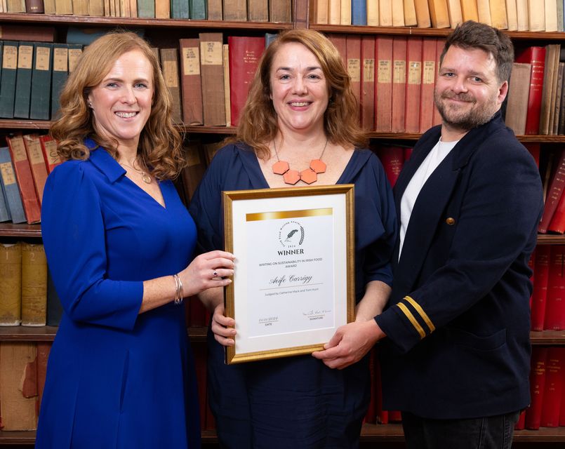 Aoife Carrigy (Centre) at the Irish Food Writing Awards