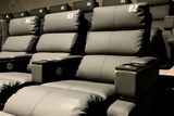 Miniatura: El nuevo Omniplex en Scotch Hall contará con sillones reclinables y sofás cama dobles en todas sus mamparas.