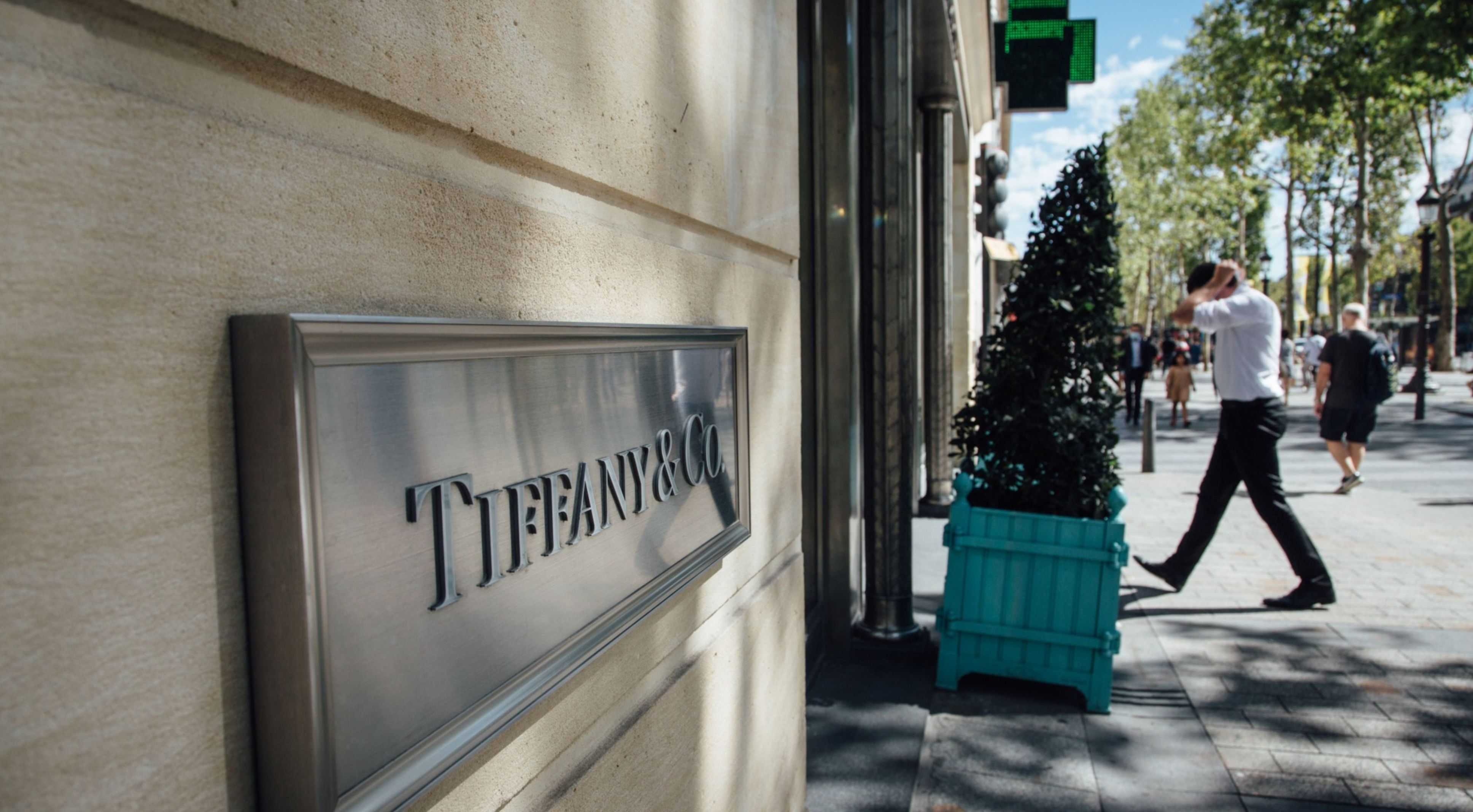 Tiffany & Co  France LVMH to acquire US jeweller Tiffany & Co