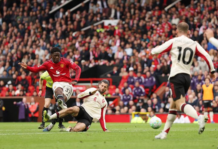 Kobbie Mainoo strike wins thriller for Manchester United as fans chant Alex Ferguson’s name at Old Trafford
