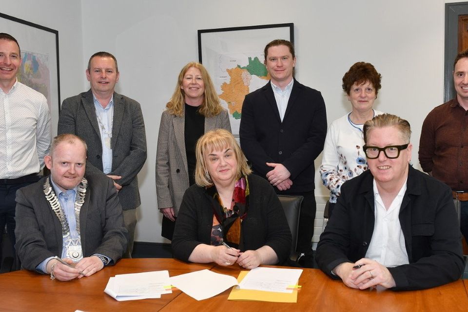Pictured at the signing of the contract Back row (l-r)) Enda O’Halloran Administrative Officer Procurement, Cllr Kevin Meenan, Olivia McCormack SEO Public Realm, Kevin MCGann BDP, Catherine Duff DOS and Chris Kelly Executive Engineer Public Realm. Front row (l-r) Cllr Conor Keelan, Joan Martin CE and Michael Mullen BDP
