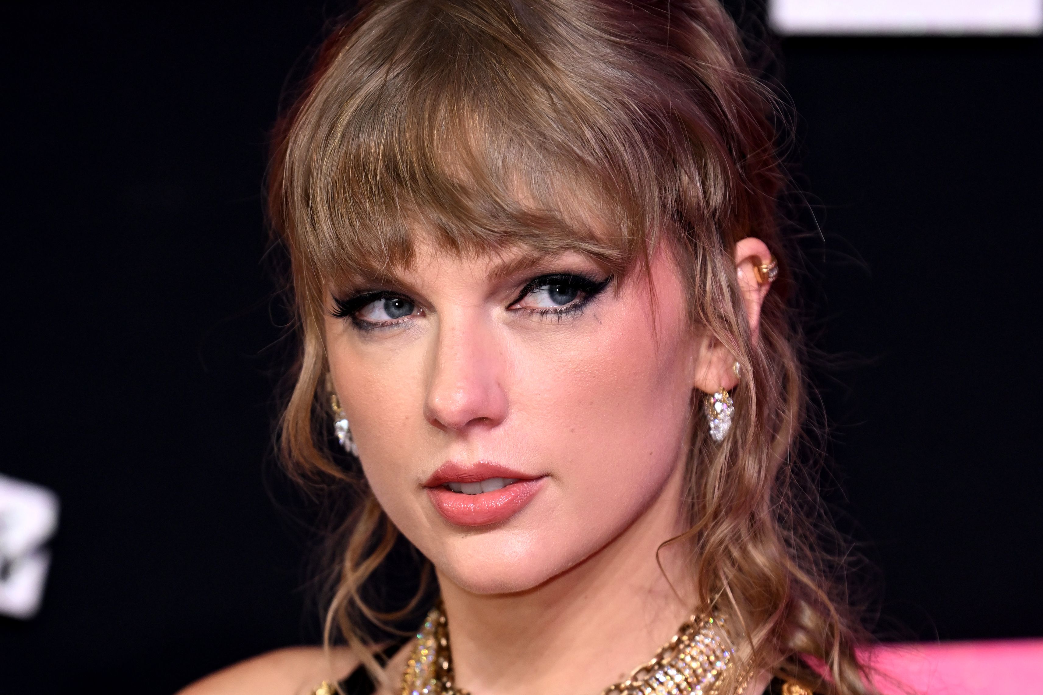 Travis Kelce Raves About Taylor Swift’s Stunning Appearance at the Chiefs Game