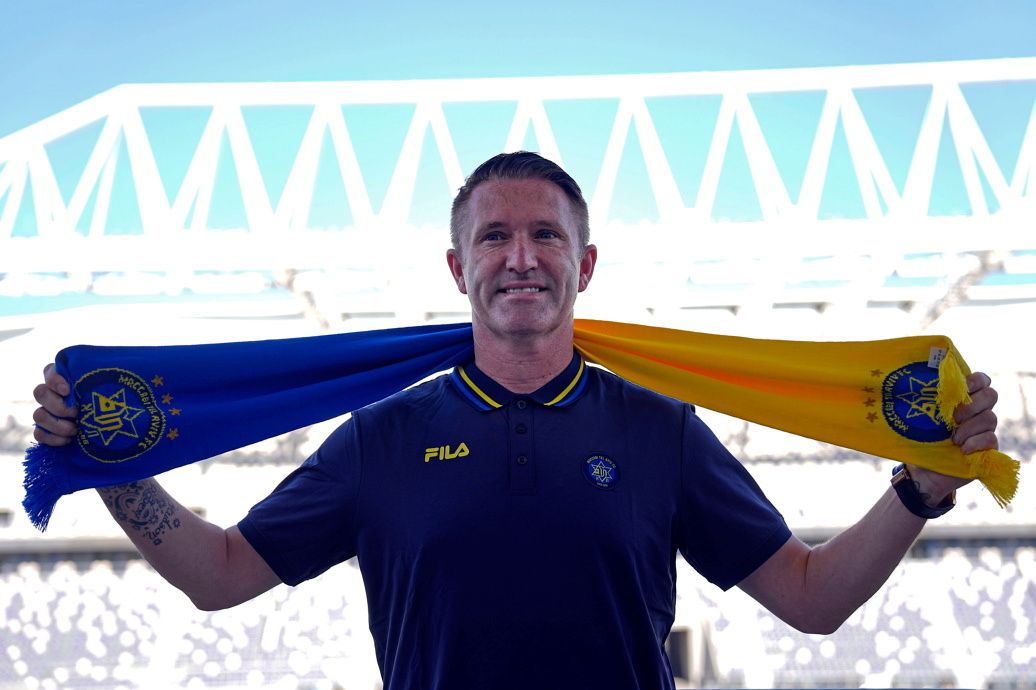 Robbie Keane dismisses political involvement amidst criticism during Maccabi Tel Aviv unveiling