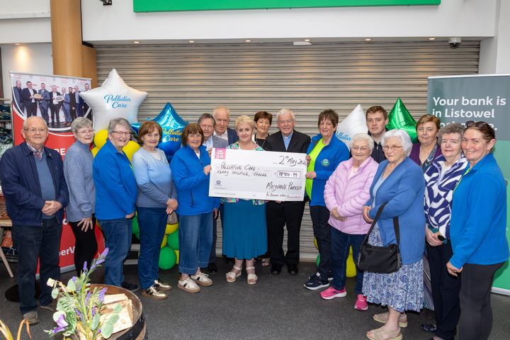 Kerry parishioners give huge sum to charity after fundraising efforts – ‘It has created such a buzz’
