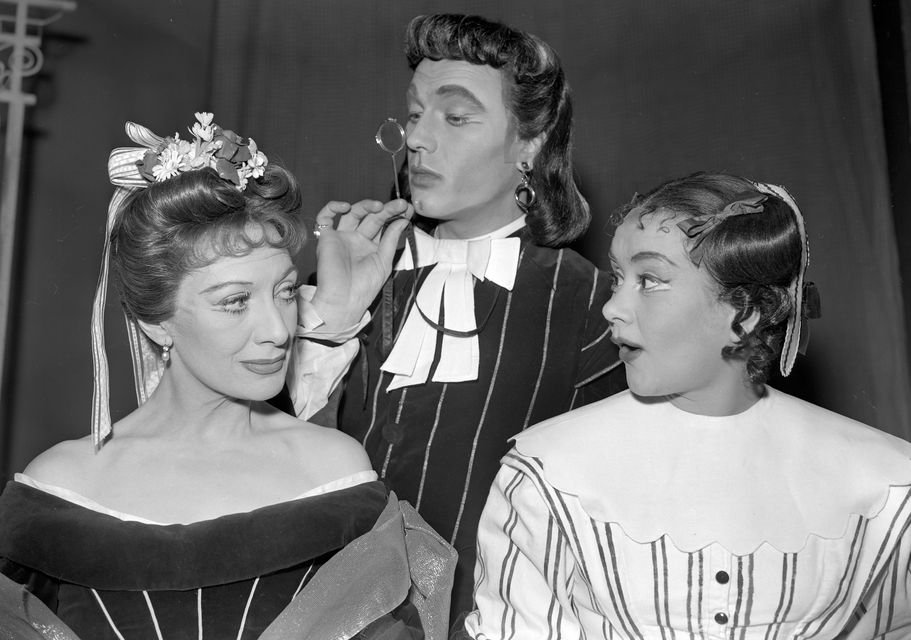 Dame Joan (right), Diana Churchill and Laurence Harvey in costume for William Wycherley’s restoration comedy The Country Wife (PA)