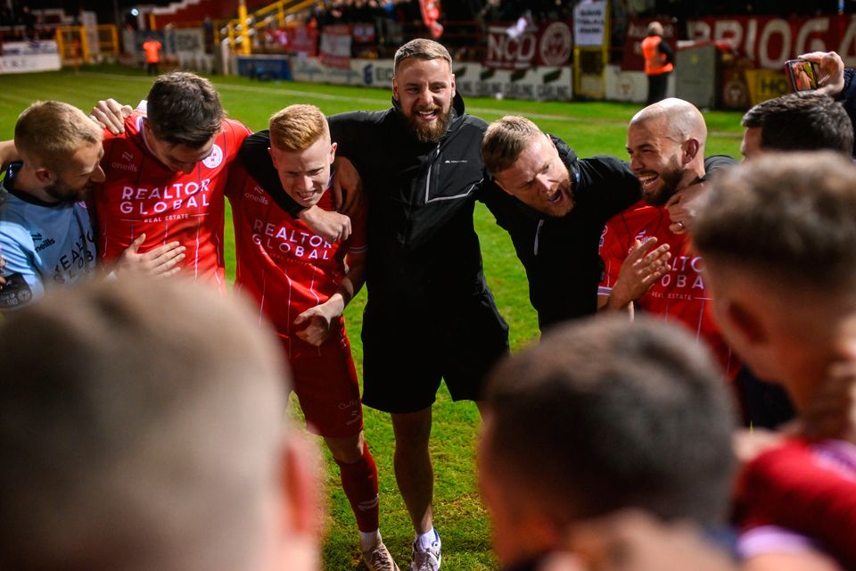 Shelbourne manager Damien Duff and supporter Ciaran Harmon huddle with the team after win over St Patrick's Athletic at Tolka Park in Dublin. Photo: David Fitzgerald/Sportsfile