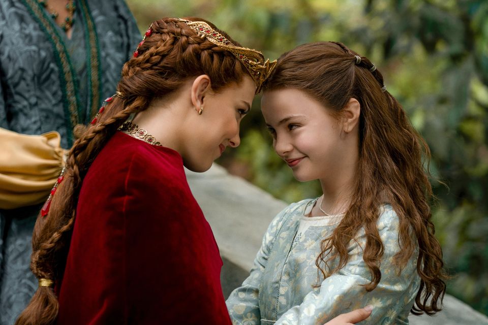 Damsel. (L-R) Millie Bobby Brown as Elodie and Brooke Carter as Floria in Damsel. Cr. John Wilson/Netflix ©2024