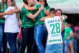 thumbnail: Chapecoense player Alan Ruschel (28), who survived when the plane carrying Brazilian soccer team Chapecoense crashed, is greeted by relatives of players of Brazilian soccer team Chapecoense, who perished in a plane crash, react before a charity match between Chapecoense and Palmeiras. REUTERS/Paulo Whitaker