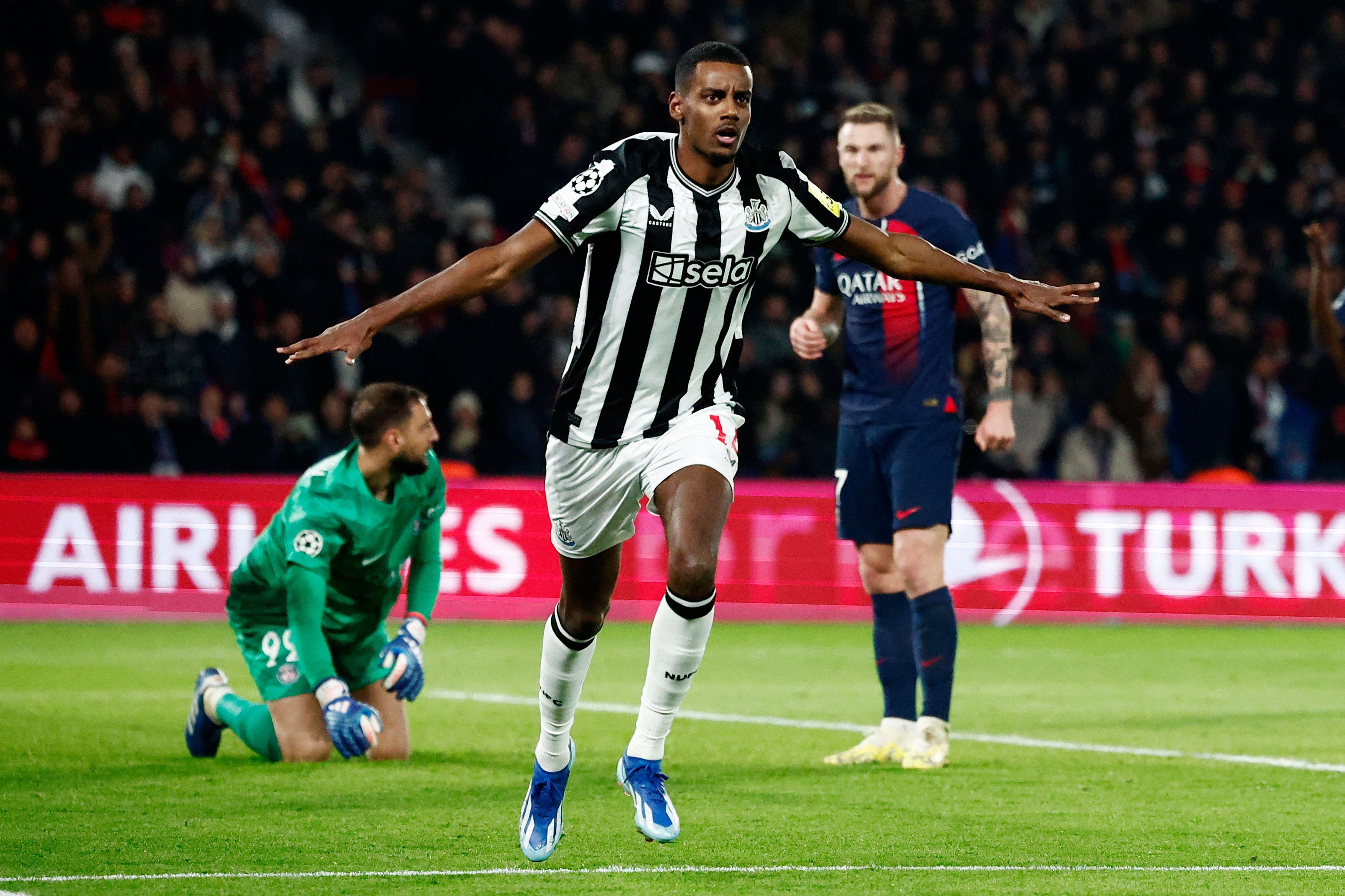 Newcastle vs. PSG: Magpies denied famous win after controversial VAR  penalty decision